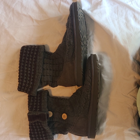 ALMOST NEW! Cardigan uggs - Picture 2 of 4